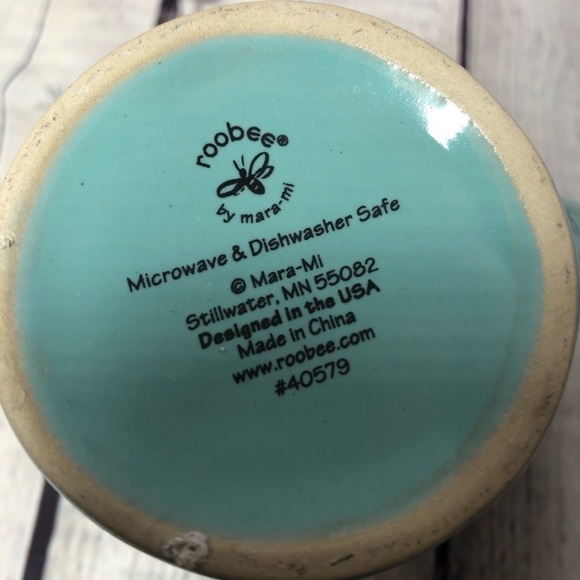 Roobee Aqua Giraffe Print Mug - Picture 6 of 6